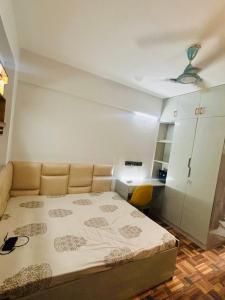 Super Luxury Independent Studio