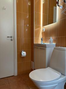 Lagoon Stay with Terrace & Parking