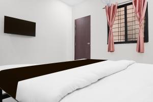 Hotel O Mid-Night Inn