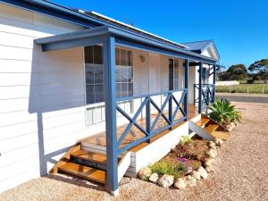 Te Taha Moana - By The Beach