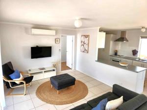 Te Taha Moana - By The Beach