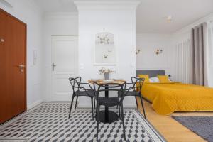 Atmospheric Studio with Terrace and Parking by Noclegi Renters