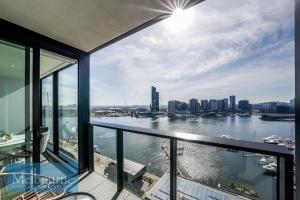 Melbourne Private Apartments - Stadium and Harbour Views