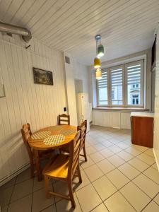 Niecała Twelve - Old Town Hideaway