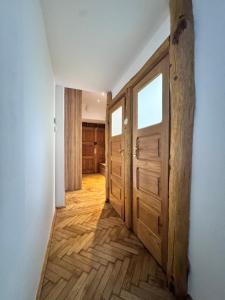 Niecała Twelve - Old Town Hideaway