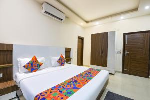 FabHotel Skylight Inn - Artemis Hospital Gurgaon