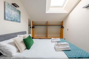 Luxury Elegant Penthouse 3 Bedrooms, 2 Bathrooms