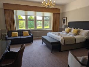 Junior Suite - Main Building room in Hartsfield Manor