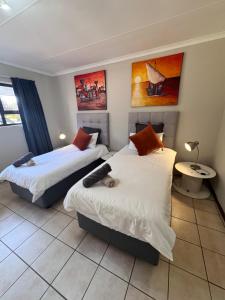 Footprints Self Catering Indoor Heated Pool and Fireplaces