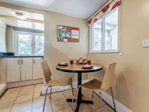 3 Bed in Baslow PK908