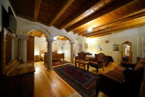 Family Suite room in Harman Cave Hotel