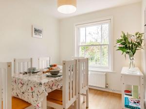 2 Bed in Horsted Keynes 60405