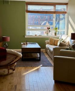 Two bedroom maisonette in the heart of the West End