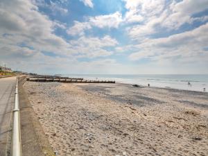 2 Bed in Tywyn DY052