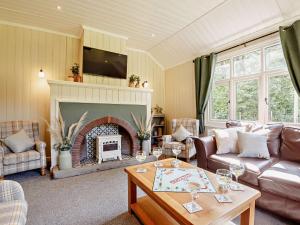 4 Bed in Llanfairtalhaiarn 88973