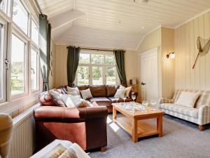 4 Bed in Llanfairtalhaiarn 88973