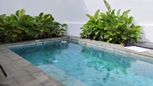 Quiet enclosed modern villa