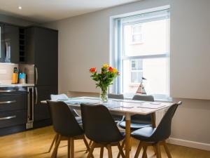 2 Bed in TENBY FB284