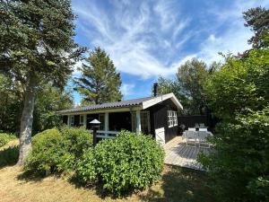 Idyllic Cottage On North Langeland