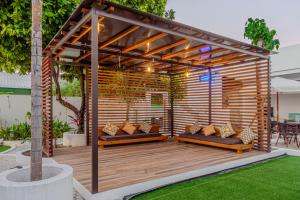 Avenly Omadhoo