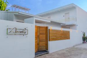 Avenly Omadhoo