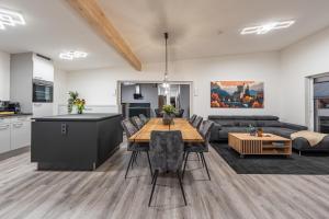 #14 jsliving Deluxe - Penthouse mit Dachterrasse und Panoramablick Kochinsel Badewanne HighspeedWLAN