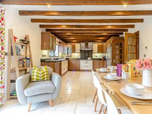 4 Bed in Oxwich 74984