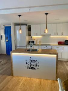 Increíble piso a pocos metros del mar con piscina