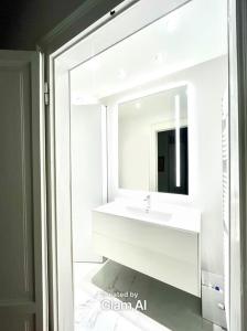 Milan Porta Venezia Shopping, metro, and comfort