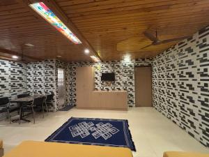 Dhanalakshmi Guests House