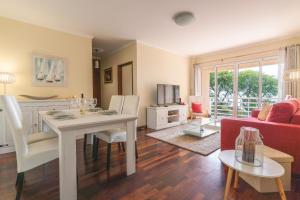 Strelitzia Apartment by AH