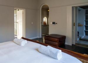 The Quinmatro, with pool and garage