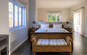 The Quinmatro, with pool and garage