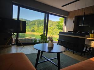 Blackberry Cabin lakeside escape