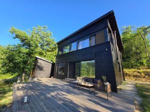 Blackberry Cabin lakeside escape