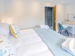 5 Bed in Tealby 78678