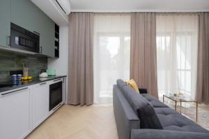 Charming One Bedroom Apartment with Air Conditioning in the Capital by Noclegi Renters
