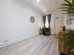 Contractors Choice - Quiet, Free Parking