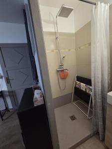 Studio en bas de villa