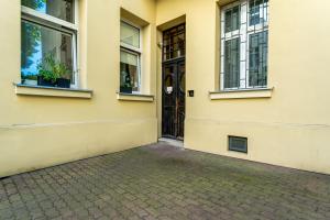 Old Town Deluxe Apartment by BookingHost