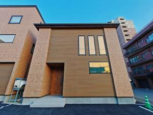 新屋 札幌市中心 近圓山公園 挑高設計客廳 4房 2廁所 1浴室 1淋浴 最大10人 可停車