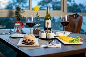 Sumitel Hotel 500 meters from Mall Road