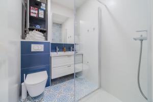 Central Cozy 2 Bedroom Apartment - Happy Rentals