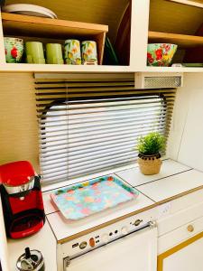 Campings Glamping La Belle Etoile - Nuit insolite -Toilette seche : Caravane 