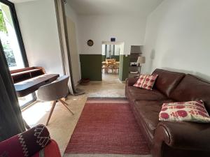 Villas Ancien Prieure renove - le jardin du cure - cour interieure - calme - 8 personnes : photos des chambres