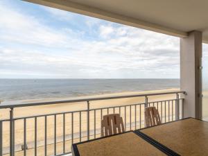 Studio cabine avec balcon, parking privé, accès direct plage, proche centre ville - FR-1-319-44