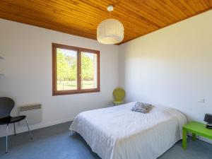 Maisons de vacances Maison au bord du lac de Biscarrosse - 6 pers - Jardin et parking - Proche pistes cyclables - FR-1-319-511 : photos des chambres