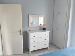 Sunny house 70 meters from the beach