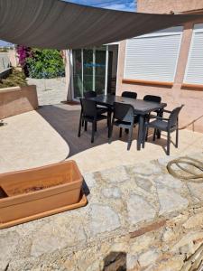 Maisons de vacances La piscine : photos des chambres