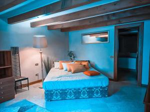 At Ponte Pietra with garden and parking